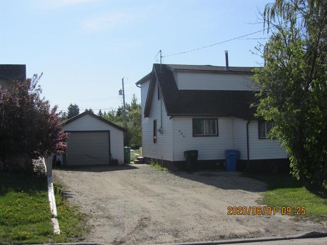 606 5 Avenue, House detached with 3 bedrooms, 2 bathrooms and 4 parking in Beaverlodge AB | Image 1