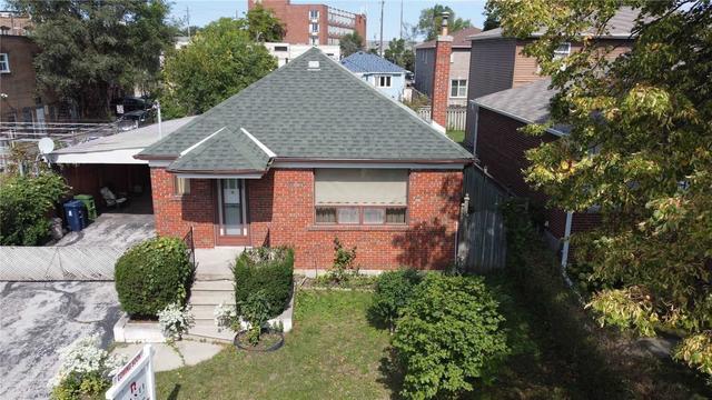 374 Joicey Blvd, House detached with 2 bedrooms, 2 bathrooms and 5 parking in Toronto ON | Image 1