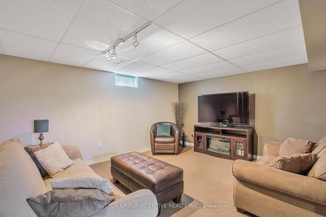 60 Red Oak Dr, House detached with 2 bedrooms, 2 bathrooms and 3 parking in Barrie ON | Image 9