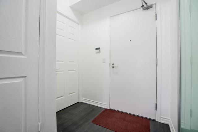 1004 - 15 James Finlay Way, Condo with 1 bedrooms, 2 bathrooms and 1 parking in Toronto ON | Image 2