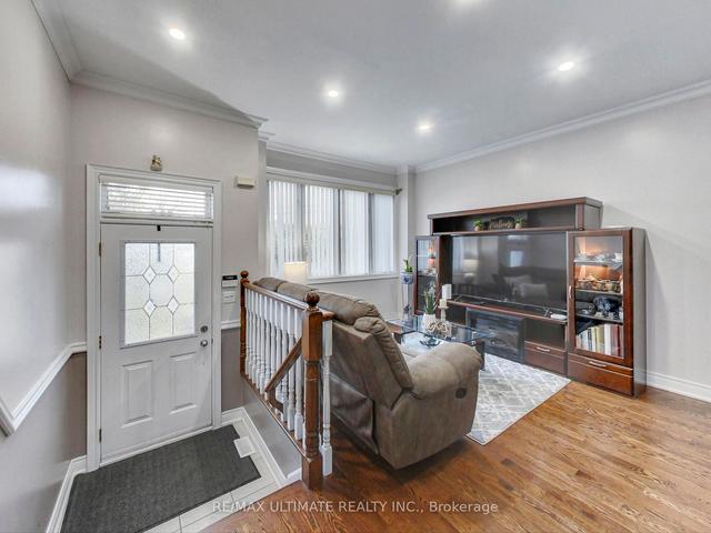 436 Gilbert Ave, House semidetached with 3 bedrooms, 4 bathrooms and 5 parking in Toronto ON | Image 23