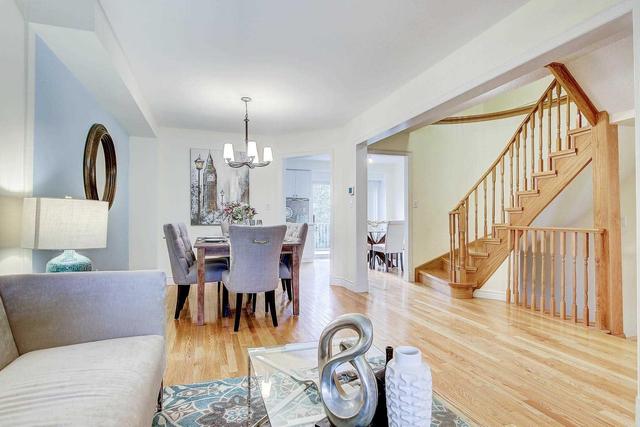 407 Ravineview Way, House attached with 3 bedrooms, 3 bathrooms and 3 parking in Oakville ON | Image 6