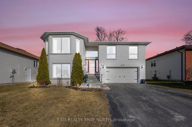 59 Riverdale Dr, House detached with 3 bedrooms, 2 bathrooms and 6 parking in Wasaga Beach ON | Image 1