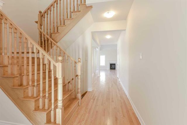 27 Amarillo Rd, Condo with 3 bedrooms, 3 bathrooms and 2 parking in Brampton ON | Image 3