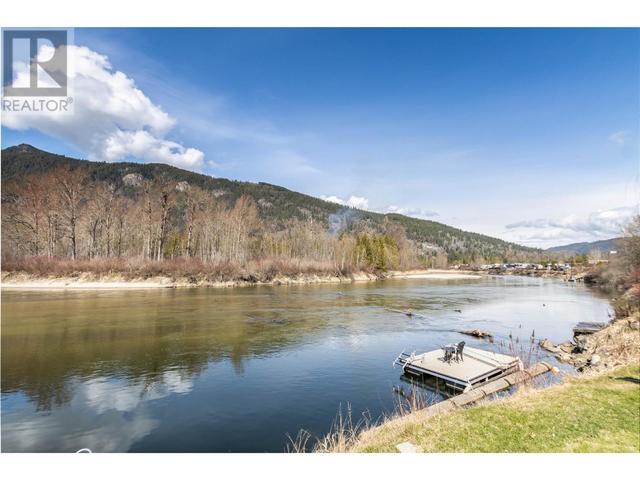 1413 Silver Sands Road, House detached with 3 bedrooms, 2 bathrooms and 1 parking in Sicamous BC | Image 4
