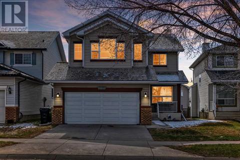13725 Mt Mckenzie Drive Se, House detached with 4 bedrooms, 3 bathrooms and 2 parking in Calgary AB | Card Image