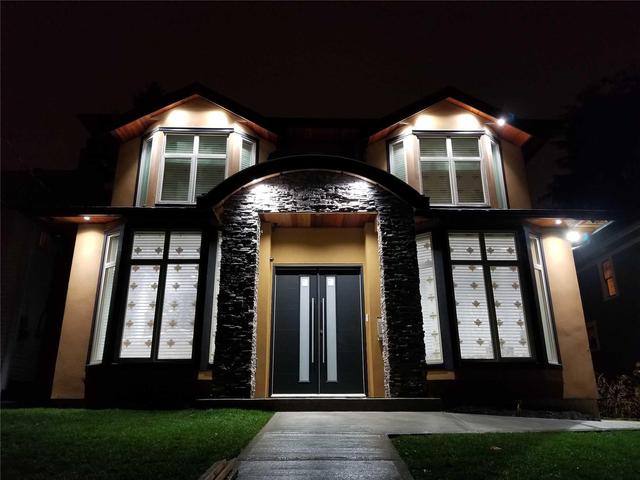 622 Colborne St, House detached with 5 bedrooms, 6 bathrooms and 2 parking in New Westminster BC | Image 2
