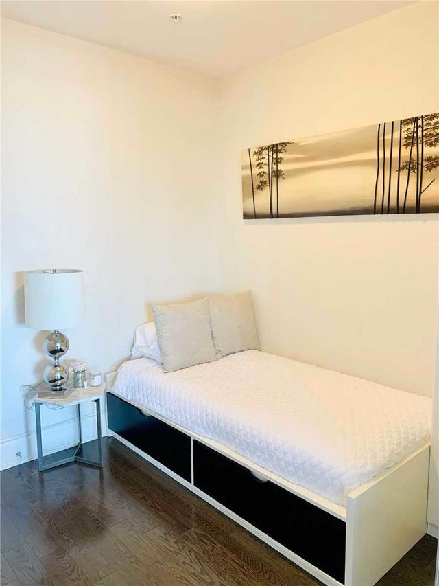 717 - 23 Glebe Rd W, Condo with 2 bedrooms, 2 bathrooms and 1 parking in Toronto ON | Image 7