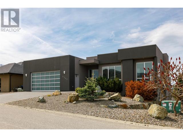 5342 Signet Crescent, House detached with 4 bedrooms, 2 bathrooms and 2 parking in Kelowna BC | Image 3