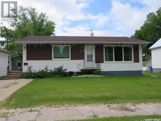 136 3rd Avenue W, House detached with 3 bedrooms, 1 bathrooms and null parking in Canora SK | Card Image