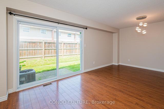 3 - 125 Sekura Cres, Townhouse with 3 bedrooms, 2 bathrooms and 2 parking in Cambridge ON | Image 2