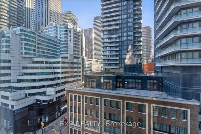 706 - 357 King St W, Condo with 1 bedrooms, 1 bathrooms and 0 parking in Toronto ON | Image 7