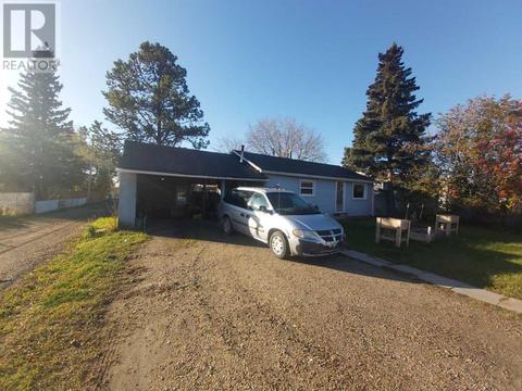 9511 99 Avenue, House detached with 2 bedrooms, 1 bathrooms and 5 parking in Grande Prairie AB | Card Image