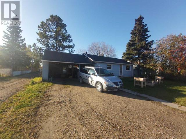 9511 99 Avenue, House detached with 2 bedrooms, 1 bathrooms and 5 parking in Grande Prairie AB | Image 1