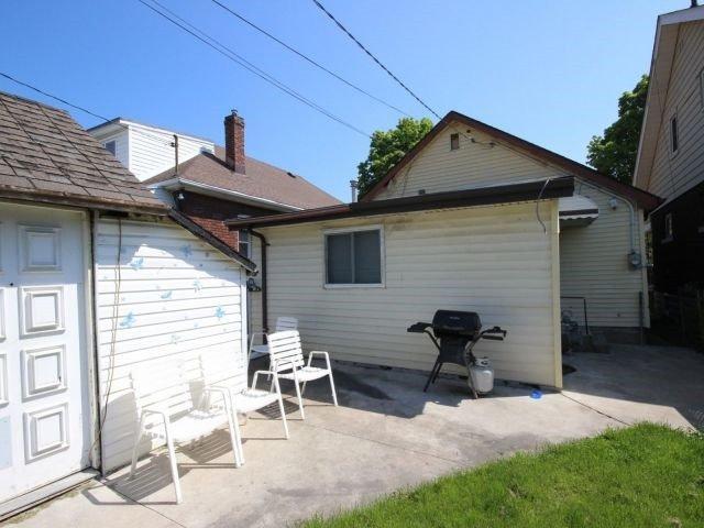 1561 York St, House detached with 2 bedrooms, 2 bathrooms and null parking in Windsor ON | Image 3