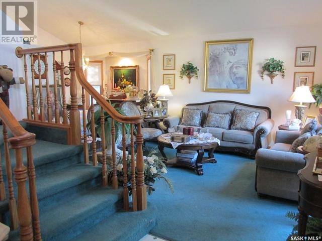 412 9th Avenue E, House detached with 3 bedrooms, 4 bathrooms and null parking in Nipawin SK | Image 6