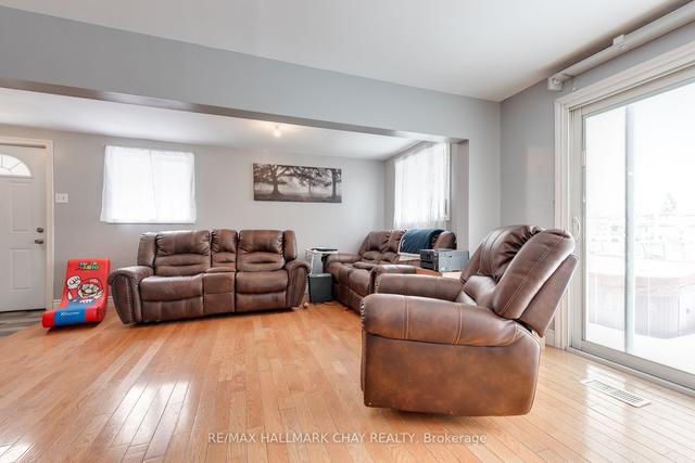 1 Mccuaig Crt, House detached with 3 bedrooms, 3 bathrooms and 3.5 parking in Barrie ON | Image 5