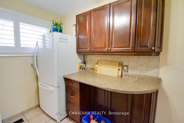 68 Maywood Rd, House detached with 3 bedrooms, 2 bathrooms and 6 parking in Kitchener ON | Image 5