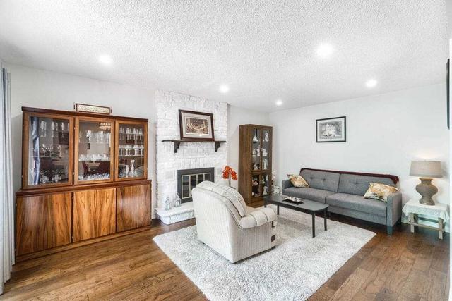 34 Moorehead Cres, House detached with 4 bedrooms, 4 bathrooms and 4 parking in Brampton ON | Image 34