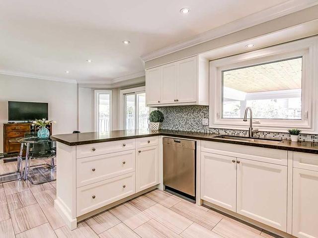 503 Blenheim Cres, House detached with 4 bedrooms, 4 bathrooms and 2 parking in Oakville ON | Image 6