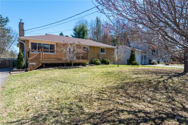 7 Albert Street, House detached with 4 bedrooms, 2 bathrooms and 3 parking in Petawawa ON | Image 2