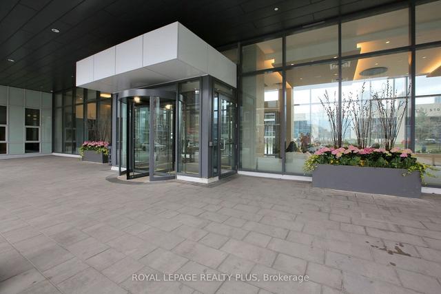 203 - 10 Honeycrisp Cres, Condo with 2 bedrooms, 2 bathrooms and 1 parking in Vaughan ON | Image 11