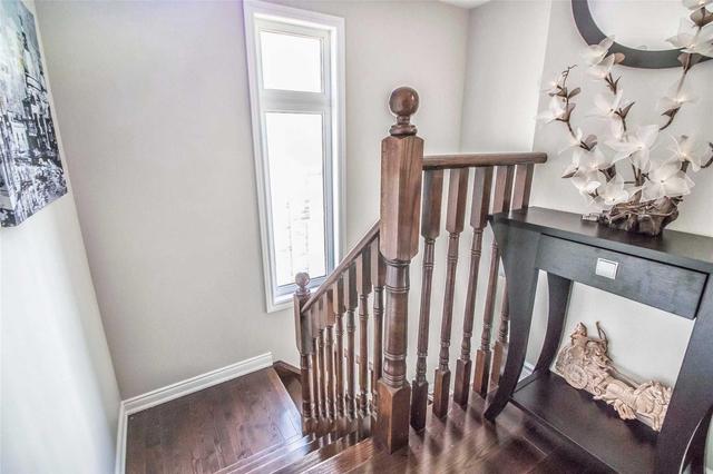 20 Red Ash Crt, House detached with 4 bedrooms, 4 bathrooms and 5 parking in Brampton ON | Image 9
