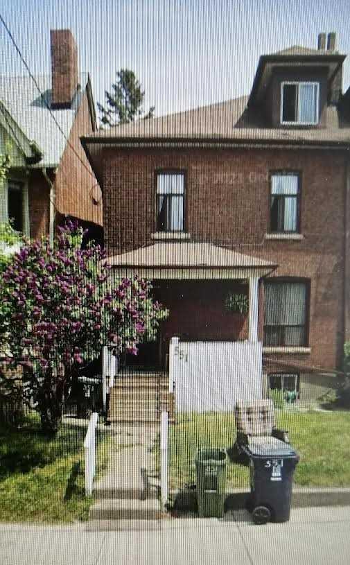 551 Broadview Ave E, House semidetached with 4 bedrooms, 3 bathrooms and 2 parking in Toronto ON | Image 1