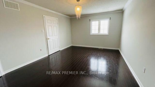 46 Culture Cres, House attached with 4 bedrooms, 3 bathrooms and 3 parking in Brampton ON | Image 11
