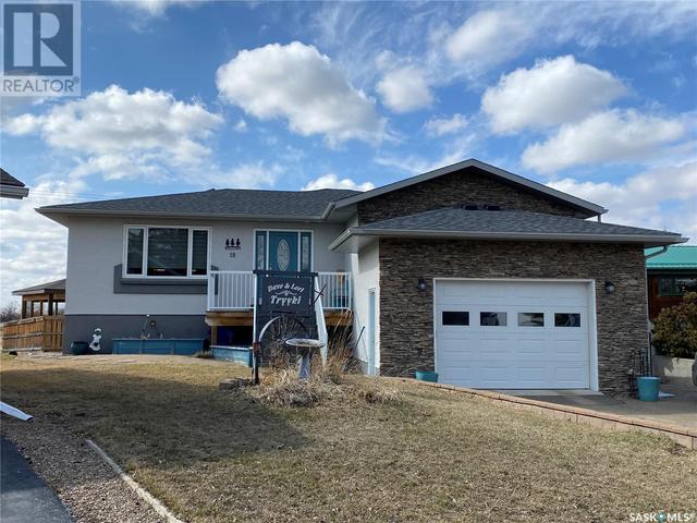 18 Chinook Place, House detached with 4 bedrooms, 3 bathrooms and null parking in Maple Creek SK | Image 1