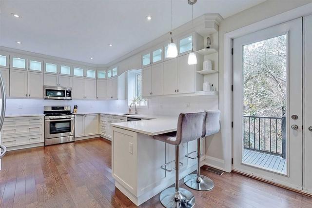 146 Colonel Danforth Tr, House detached with 4 bedrooms, 5 bathrooms and 6 parking in Toronto ON | Image 2
