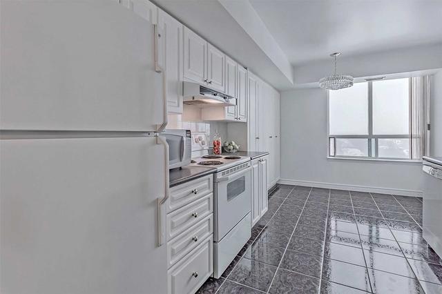 1009 - 2 Covington Rd, Condo with 2 bedrooms, 2 bathrooms and 1 parking in Toronto ON | Image 2