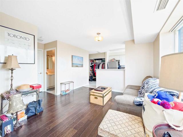 lph11 - 22 Olive Ave, Condo with 1 bedrooms, 1 bathrooms and 1 parking in Toronto ON | Image 6