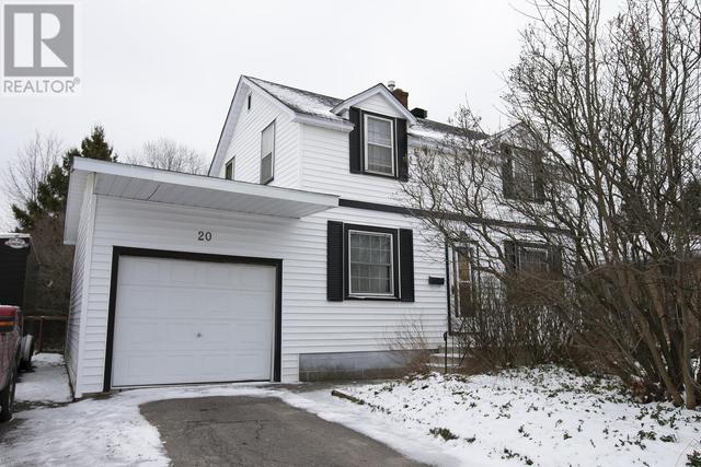 20 Tuckett St, House detached with 3 bedrooms, 1 bathrooms and null parking in Sault Ste. Marie ON | Image 2