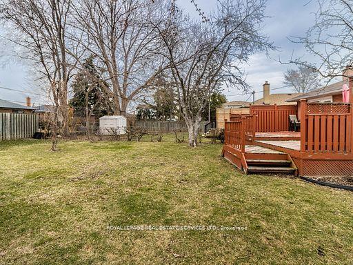 38 Rhinestone Dr, House detached with 3 bedrooms, 1 bathrooms and 5 parking in Toronto ON | Image 25