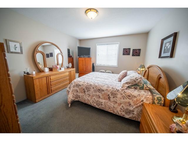 a - 1001 23rd Avenue N, House attached with 2 bedrooms, 2 bathrooms and null parking in Cranbrook BC | Image 28
