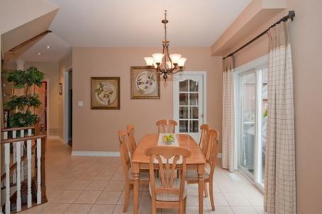 81 St Urbain Dr, House detached with 4 bedrooms, 3 bathrooms and 4 parking in Vaughan ON | Image 5