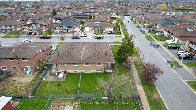53 Marilyn Pl, House semidetached with 3 bedrooms, 2 bathrooms and 3 parking in Vaughan ON | Image 19