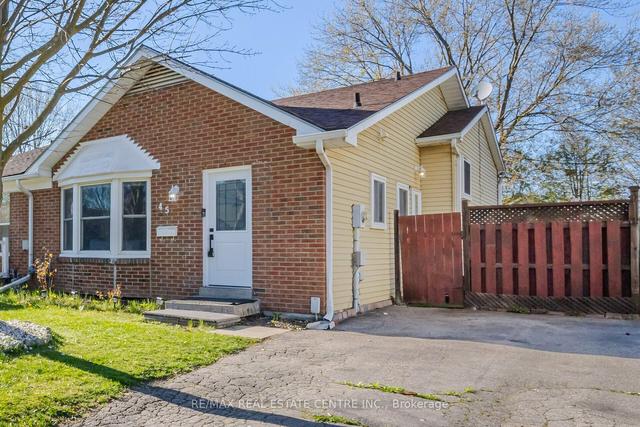 45 Enfield Cres, House semidetached with 3 bedrooms, 2 bathrooms and 2 parking in Brantford ON | Image 1