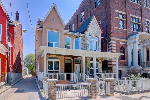 811 Dovercourt Rd, House semidetached with 3 bedrooms, 3 bathrooms and 1 parking in Toronto ON | Card Image