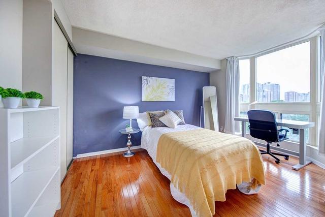 810 - 10 Kenneth Ave, Condo with 2 bedrooms, 2 bathrooms and 1 parking in Toronto ON | Image 15