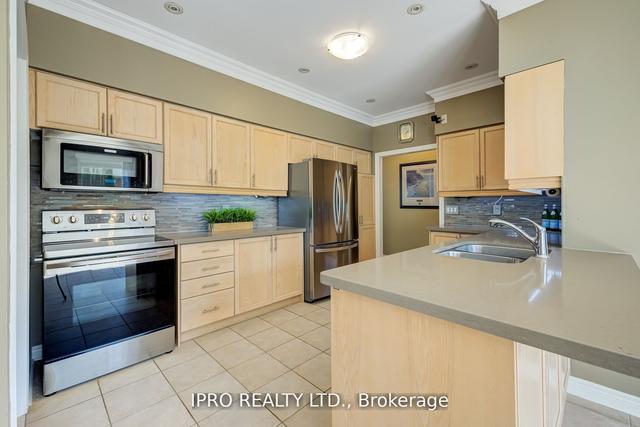 2 Orchard Park Gate, Condo with 2 bedrooms, 3 bathrooms and 4 parking in Brampton ON | Image 3