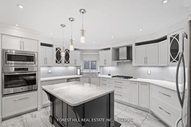 95 Grenadier Cres, House detached with 5 bedrooms, 5 bathrooms and 5 parking in Vaughan ON | Image 2