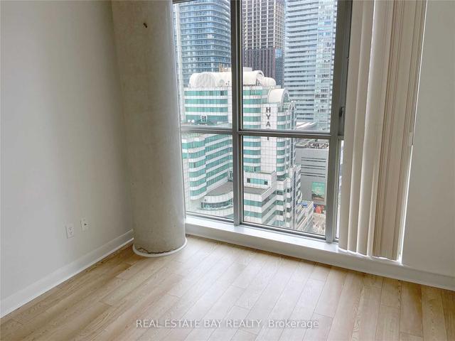 2207 - 375 King St W, Condo with 2 bedrooms, 2 bathrooms and 1 parking in Toronto ON | Image 3