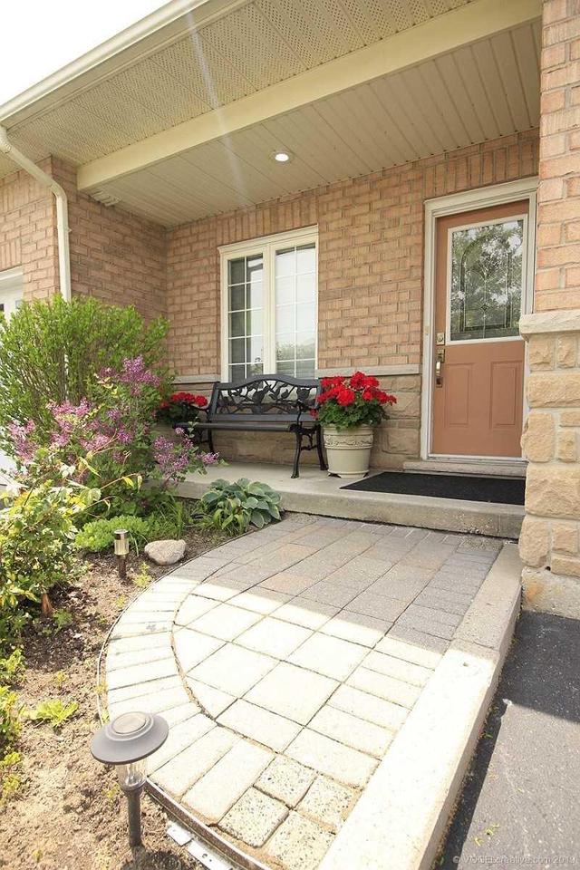 48 Manitoulin Tr, Townhouse with 2 bedrooms, 2 bathrooms and 1 parking in Hamilton ON | Image 2