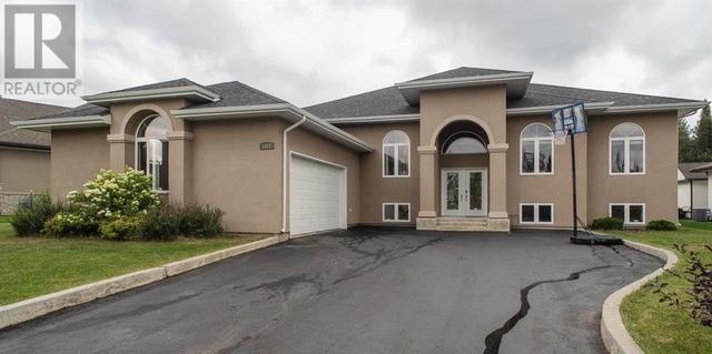 1012 Foxborough Pl, House detached with 5 bedrooms, 2 bathrooms and null parking in Thunder Bay ON | Image 1