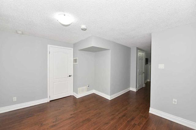 73 Moregate Cres, Townhouse with 3 bedrooms, 3 bathrooms and 2 parking in Brampton ON | Image 16