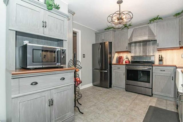 99 Mercer St, House detached with 3 bedrooms, 1 bathrooms and 3 parking in Guelph ON | Image 2