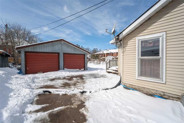 591 Park St N, House detached with 3 bedrooms, 1 bathrooms and 6 parking in Peterborough ON | Image 22