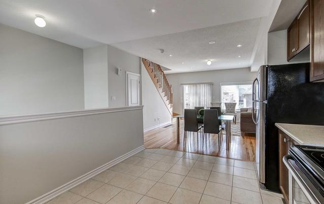 34 Aspen Hills Rd, House attached with 3 bedrooms, 2 bathrooms and 1 parking in Brampton ON | Image 3